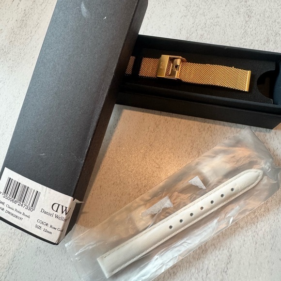 Daniel Wellington Rose Gold Watch with White Strap